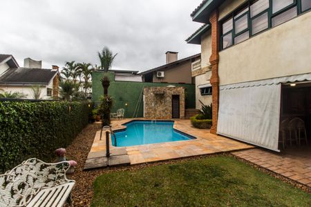 Casa de condomínio à venda com 413m², 3 quartos e 6 vagas Casa de condomínio à venda com 413m², 3 quartos e 6 vagasPiscina