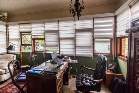 Casa de condomínio à venda com 413m², 3 quartos e 6 vagas Casa de condomínio à venda com 413m², 3 quartos e 6 vagasEscritório