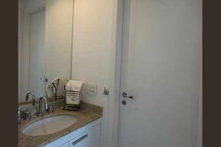 Banheiro de apartamento para alugar com 1 quarto, 50m² em Vila Gomes Cardim, São Paulo