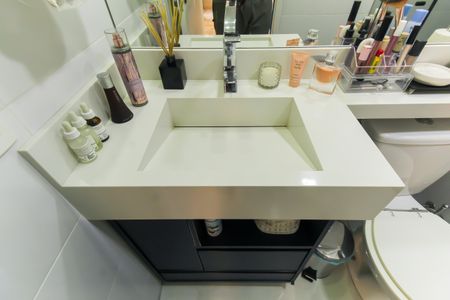 Apartamento à venda com 64m², 2 quartos e 1 vaga Apartamento à venda com 64m², 2 quartos e 1 vagaBanheiro Social