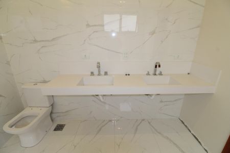 Casa de condomínio para alugar com 280m², 4 quartos e 4 vagasBanheiro da Suíte 3