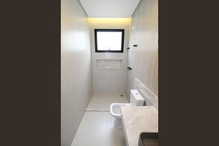 Casa de condomínio para alugar com 280m², 4 quartos e 4 vagasBanheiro da Suíte 2