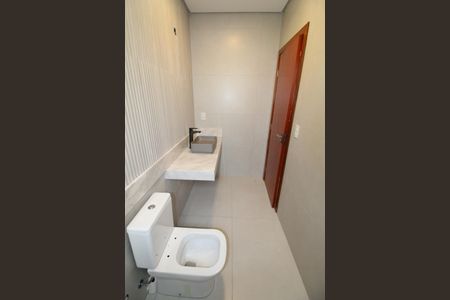 Casa de condomínio para alugar com 280m², 4 quartos e 4 vagasBanheiro da Suíte 2