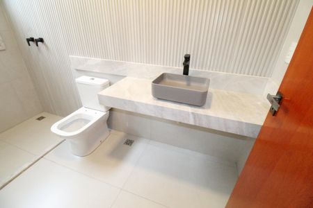 Casa de condomínio para alugar com 280m², 4 quartos e 4 vagasBanheiro da Suíte 2