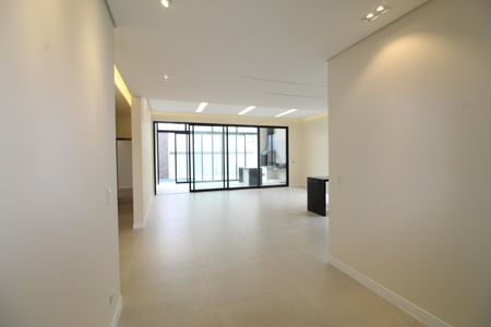 Casa de condomínio para alugar com 280m², 4 quartos e 4 vagasSala