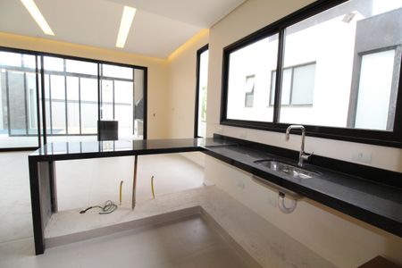 Casa de condomínio para alugar com 280m², 4 quartos e 4 vagasCozinha