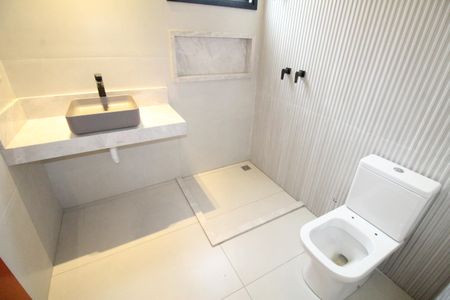 Casa de condomínio para alugar com 280m², 4 quartos e 4 vagasBanheiro Social