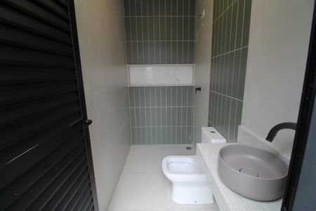 Casa de condomínio para alugar com 280m², 4 quartos e 4 vagasBanheiro da Área comum