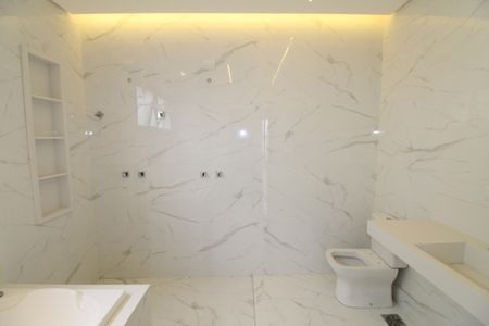 Casa de condomínio para alugar com 280m², 4 quartos e 4 vagasBanheiro da Suíte 3