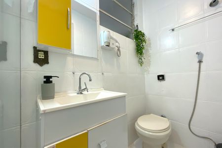 Apartamento à venda com 91m², 2 quartos e 1 vaga Apartamento à venda com 91m², 2 quartos e 1 vagaBanheiro Social