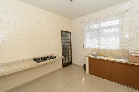 Casa para alugar com 250m², 3 quartos e 5 vagasCozinha