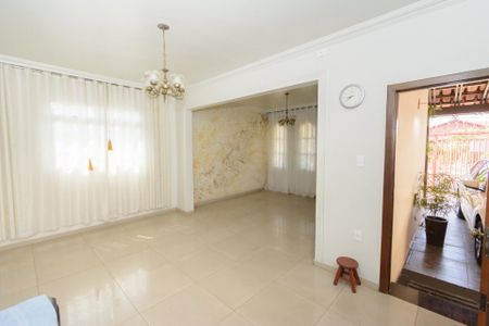 Casa para alugar com 250m², 3 quartos e 5 vagasSala