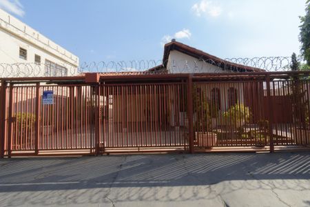 Casa para alugar com 250m², 3 quartos e 5 vagasFachada