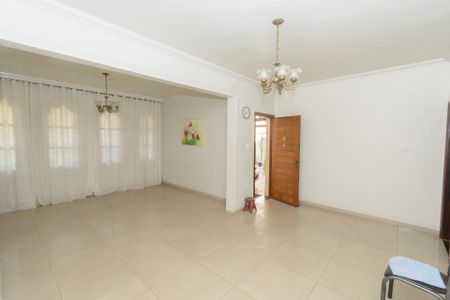 Sala de casa para alugar com 3 quartos, 250m² em Industrial, Contagem