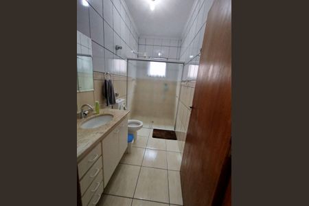 Casa à venda com 190m², 4 quartos e 2 vagasBanheiro da Suíte