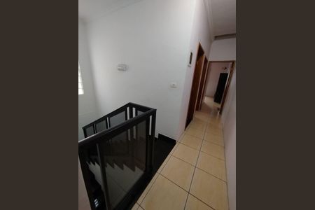 Casa à venda com 190m², 4 quartos e 2 vagasEscada