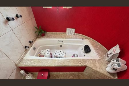 Casa à venda com 263m², 3 quartos e 8 vagasBanheiro da Suíte