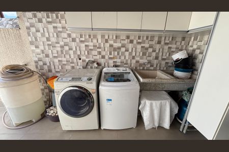 Casa à venda com 263m², 3 quartos e 8 vagasQuintal - Area de Serviço