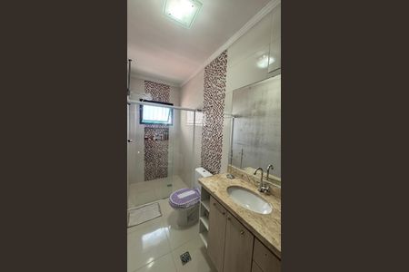 Casa à venda com 263m², 3 quartos e 8 vagasBanheiro da Suíte 3