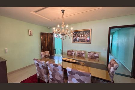 Casa à venda com 263m², 3 quartos e 8 vagasSala de Jantar - Cozinha