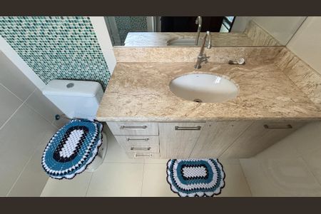 Casa à venda com 263m², 3 quartos e 8 vagasBanheiro da Suíte 2