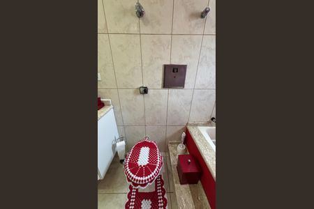 Casa à venda com 263m², 3 quartos e 8 vagasBanheiro da Suíte