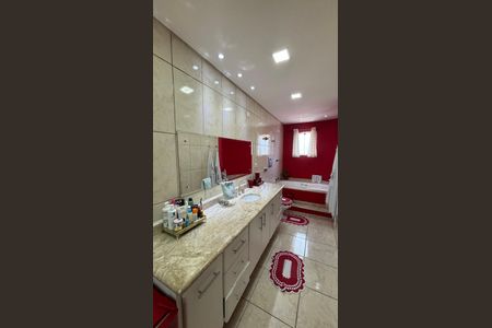 Casa à venda com 263m², 3 quartos e 8 vagasBanheiro da Suíte