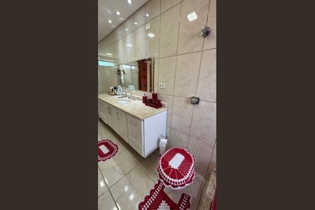 Casa à venda com 263m², 3 quartos e 8 vagasBanheiro da Suíte