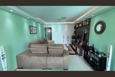 Casa à venda com 263m², 3 quartos e 8 vagasSala