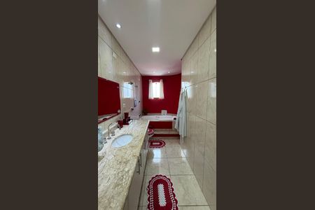 Casa à venda com 263m², 3 quartos e 8 vagasBanheiro da Suíte