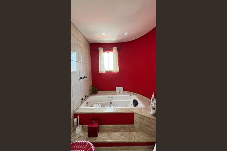 Casa à venda com 263m², 3 quartos e 8 vagasBanheiro da Suíte