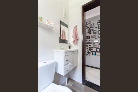 Casa à venda com 220m², 3 quartos e 3 vagas Casa à venda com 220m², 3 quartos e 3 vagasBanheiro Social 1