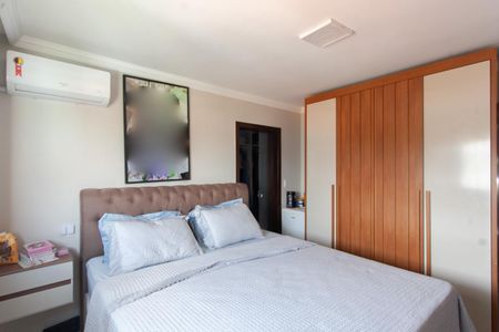 Casa à venda com 220m², 3 quartos e 3 vagas Casa à venda com 220m², 3 quartos e 3 vagasSuíte