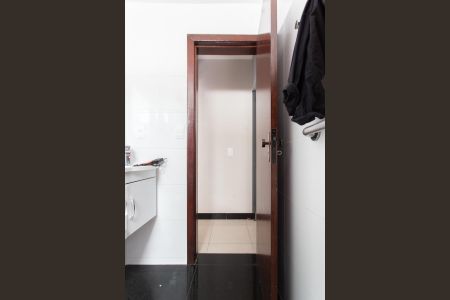 Casa à venda com 220m², 3 quartos e 3 vagas Casa à venda com 220m², 3 quartos e 3 vagasBanheiro Social 2