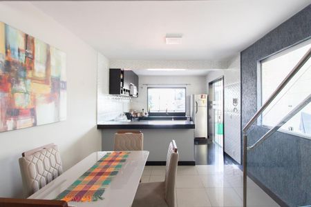 Casa à venda com 220m², 3 quartos e 3 vagas Casa à venda com 220m², 3 quartos e 3 vagasCopa