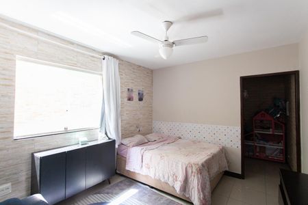 Casa à venda com 220m², 3 quartos e 3 vagas Casa à venda com 220m², 3 quartos e 3 vagasQuarto 1