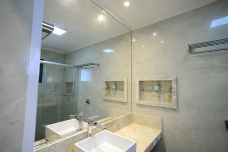 Apartamento para alugar com 188m², 4 quartos e 3 vagasBanheiro da Suíte 2