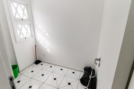 Casa de condomínio para alugar com 175m², 3 quartos e 2 vagasBanheiro de serviço