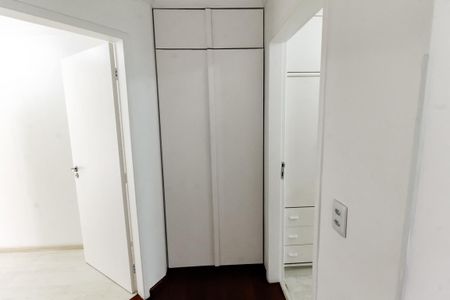 Casa de condomínio para alugar com 175m², 3 quartos e 2 vagasArmários corredor