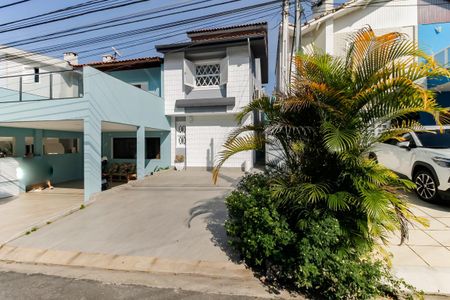 Casa de condomínio para alugar com 175m², 3 quartos e 2 vagasFachada