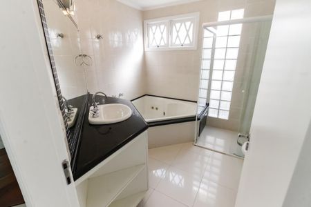 Casa de condomínio para alugar com 175m², 3 quartos e 2 vagasBanheiro da Suíte 1