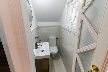 Casa de condomínio para alugar com 175m², 3 quartos e 2 vagasLavabo