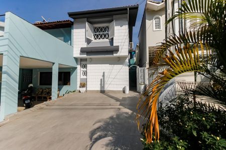 Casa de condomínio para alugar com 175m², 3 quartos e 2 vagasFachada