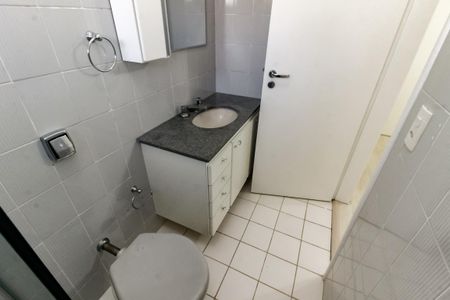 Casa de condomínio para alugar com 175m², 3 quartos e 2 vagasBanheiro da Suíte 3