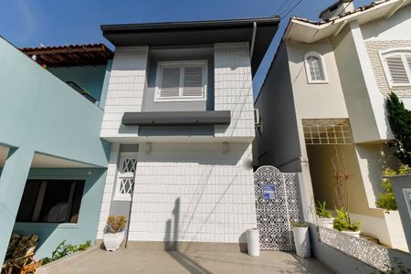 Casa de condomínio para alugar com 175m², 3 quartos e 2 vagasFachada