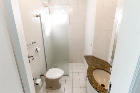 Casa de condomínio para alugar com 175m², 3 quartos e 2 vagasBanheiro da Suíte 2