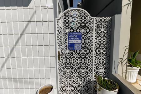 Casa de condomínio para alugar com 175m², 3 quartos e 2 vagasFachada - Portão de entrada