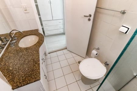 Casa de condomínio para alugar com 175m², 3 quartos e 2 vagasBanheiro da Suíte 2