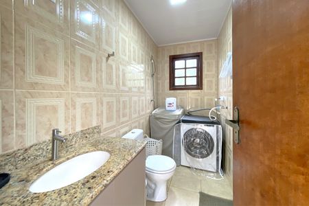 Casa de condomínio à venda com 200m², 3 quartos e 4 vagas Casa de condomínio à venda com 200m², 3 quartos e 4 vagasBanheiro de serviço