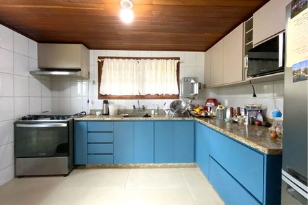 Casa de condomínio à venda com 200m², 3 quartos e 4 vagas Casa de condomínio à venda com 200m², 3 quartos e 4 vagasCozinha